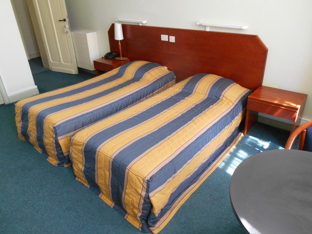 Hotel Old Tom Ипр Экстерьер фото